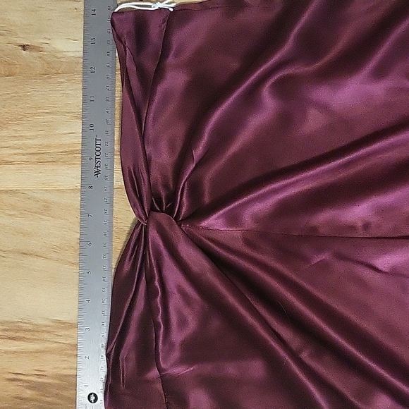 Reformation NWT Ember skirt in plum 100% silk size 2 - Picture 6 of 8